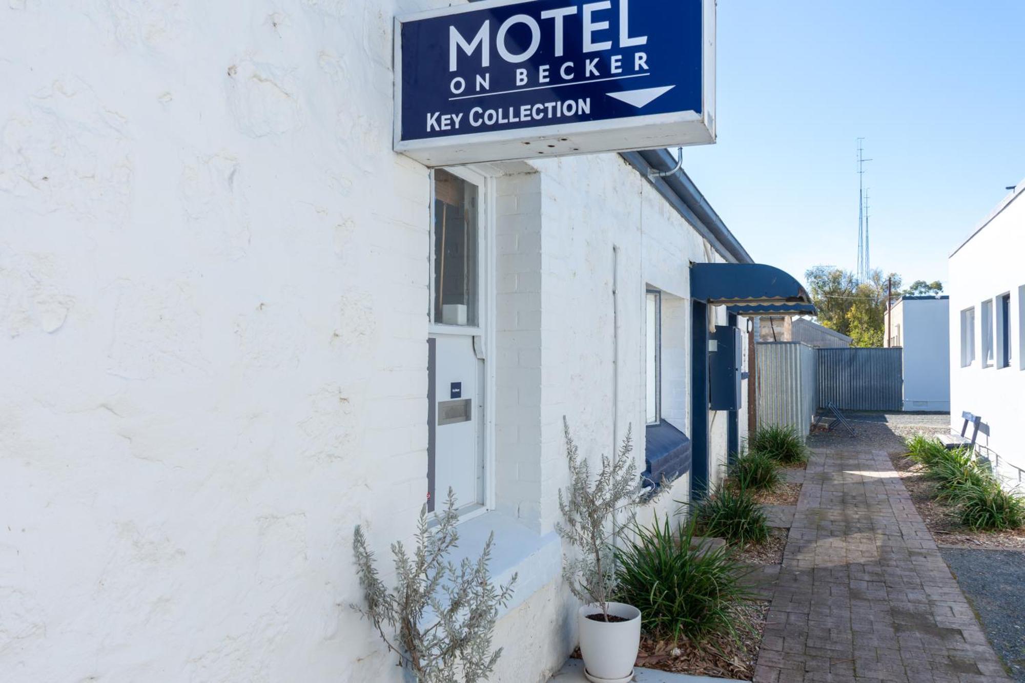 Motel On Becker Tintinara Dış mekan fotoğraf
